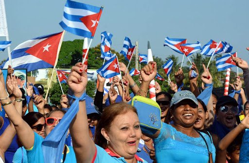 'Y sé que en el corazón de los revolucionarios y en el corazón de todo el pueblo calarán profundamente las justas aspiraciones y los justos ideales de ustedes, las mujeres cubanas.'
#Aniversario61FMC 
#FidelPorSiempe