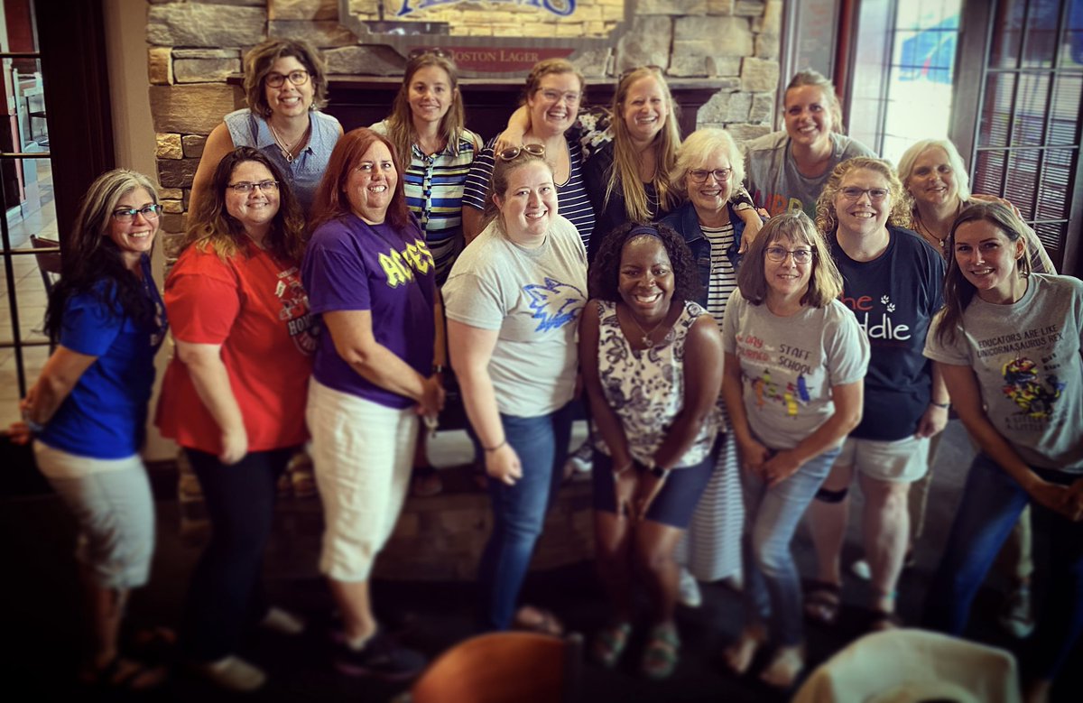 LBookends's tweet image. Today was so very special! Our librarian &amp;amp; library para crew from all of our @Yorkville115 schools at ALL the levels got together after school for a meet &amp;amp; greet! What a perfect celebration of our first day back! 🦊📘💪🏼 #librarystrong #BacktoSchool2021