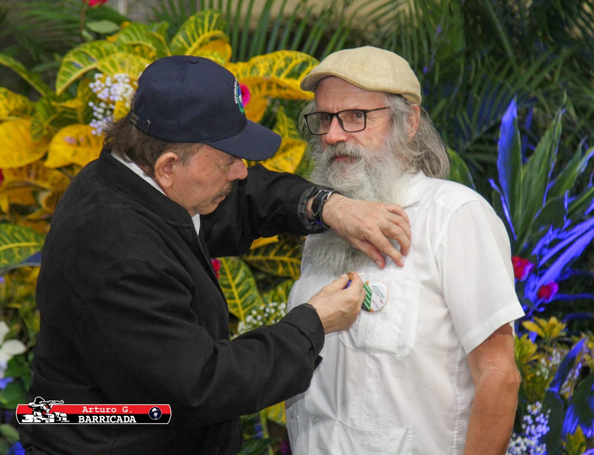 Merito a los que trabajan por su patria #UnidosEnVictorias 
#JuventudConDaniel