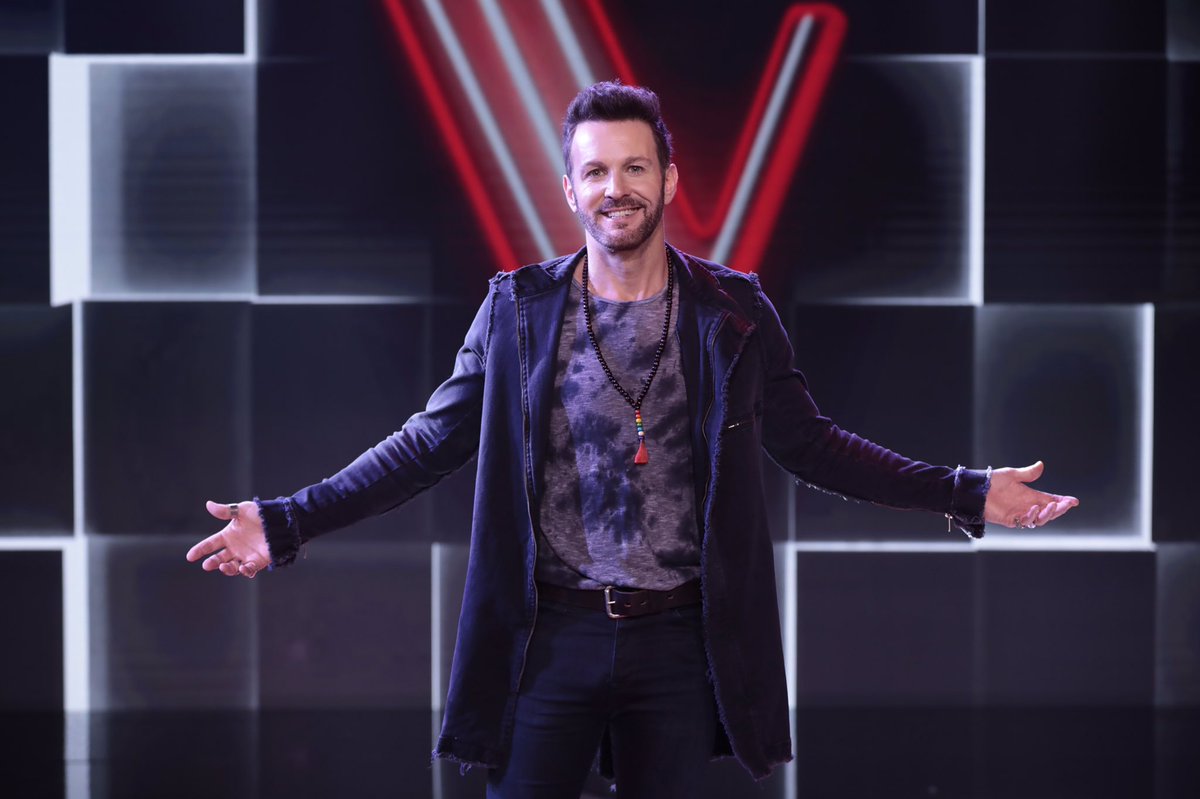 AxelOficial's tweet photo. Es un orgullo y una enorme responsabilidad formar parte de @LaVozKidsCo!
Acompañar y transmitir parte de mi experiencia a niños y niñas dando sus primeros pasos en la musica es una gran y muy motivante tarea.
Nos vemos a partir de hoy a las 8pm hora colombia por @CaracolTV 🇨🇴 https://t.co/uVTPOQoIlL