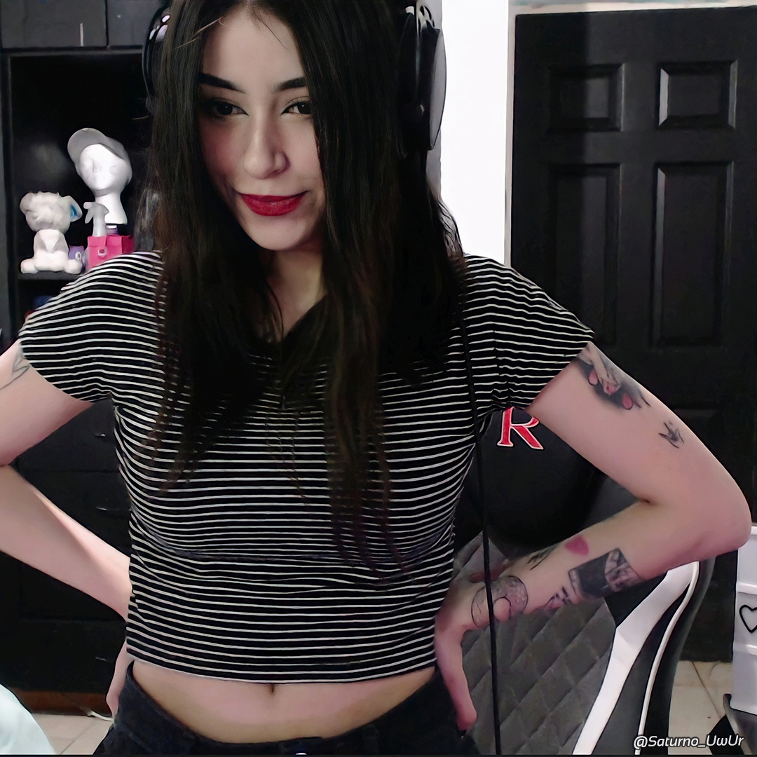 satuwurposting's tweet photo. ⭐️ @saturno_uwur ⭐️ https://t.co/L6ttzsXwdP ✨#streamer #twitch #twitchstreamer #twitchgirl #tattoos #tatuajes #beautiful #guapa #monterrey #cute #kawaiigirl #kawai #saturno_uwur  #tuesday  #tuesdayvibes #martes #hyperxcloud #hyperxlatam  #instagram #gamer #gamergirl ✨ https://t.co/0TVmORM8di
