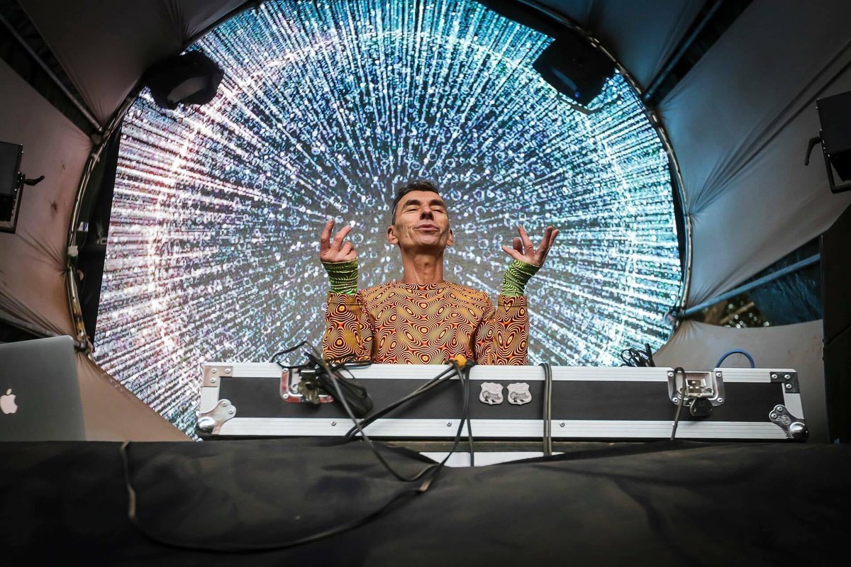 rrrj47's tweet photo. Hay rave en el espacio y va a tocar space tribe🎶💕QDP 🌌💕👽🙏🏽#psytribe #psyfamily #psychedelictrance #madtribe #psycheledic #fuga #keep #the #vibe #plur #we #are #one https://t.co/bsnTxSOBo0