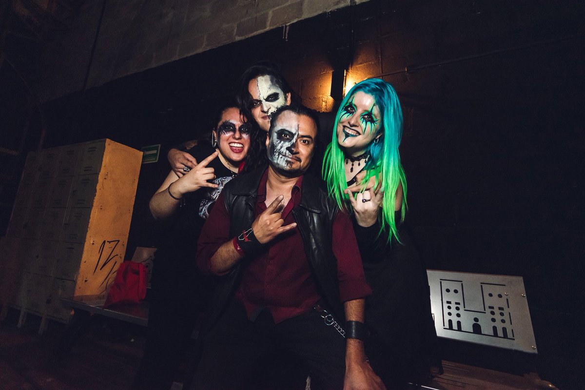 Stt_Mx's tweet photo. Rocking at our highest🤘🏻🔥
Scarlett Legion, son los mejores‼️🖤⬇️
https://t.co/tDKs8YlJop
#IceQueen #ZottoRoulette #theripper #ladydestroyer #MetalBand #HardRock #Mexico #femalepower #concert #gig #rock #metal https://t.co/4u0S0Z3lh3