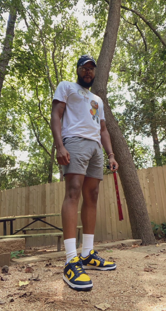 Tre2Daye's tweet photo. Simplicity at its simplest….
Nike Dunk low “Michigan”
Old Navy Shortshorts
Basketball Dropout bear Tee.
#yoursneakersaredope #yoursneakerhead #dopesole #HoustonTx @THEDOPESOLE @SneakerAdmirals @nikestore @Nike https://t.co/2XOM3LFLy5