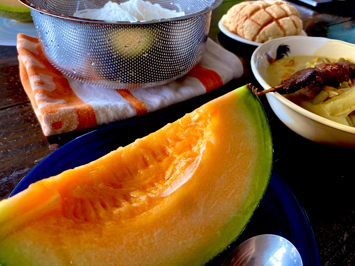 モーリー ロバートソン A Twitter おわかりになるだろうか メロンパンとメロン グリーンカレーに細めパスタ ありがたいです