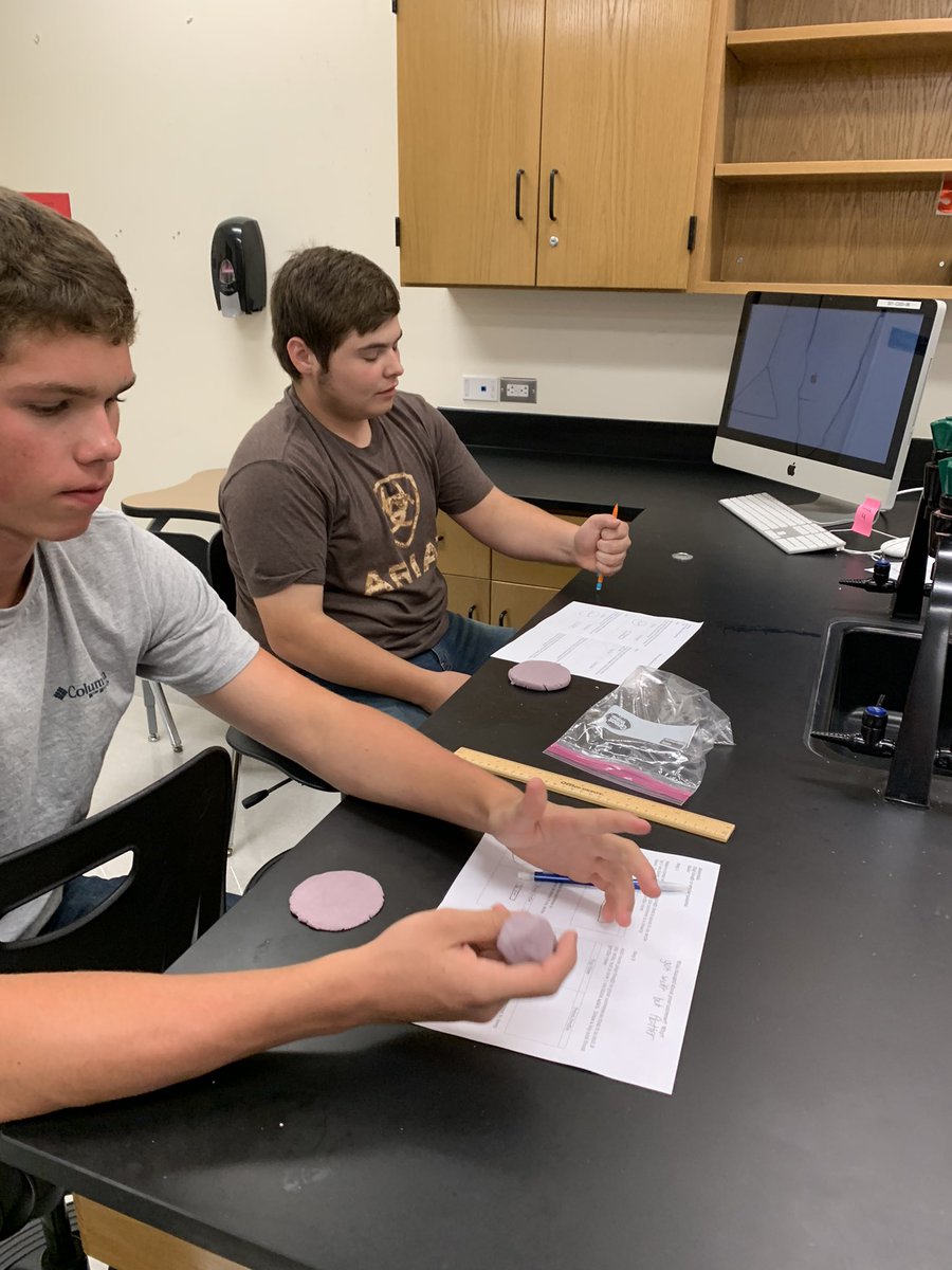 ProchnowSci's tweet image. First lab for the year today. Learning about different theories of origins of the universe. @SeguinHSTx @SeguinISD #matadorscience