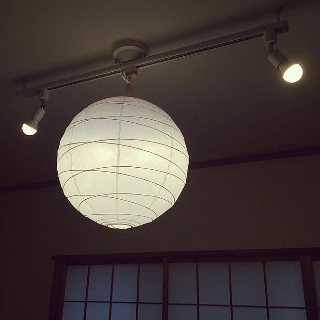 @Feiglingskatze 和紙でできた球体の電気 