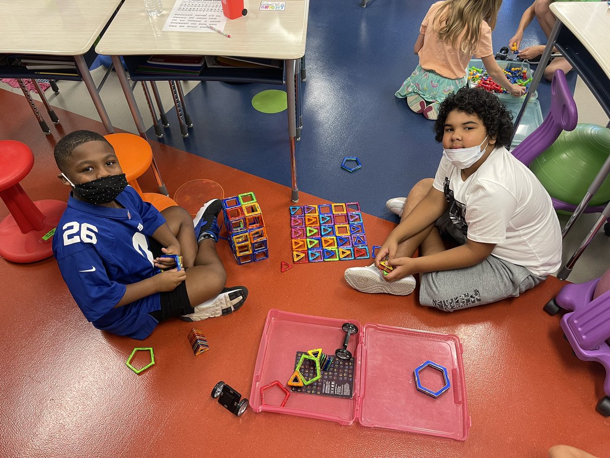 Ms. Sara Spain tweet media