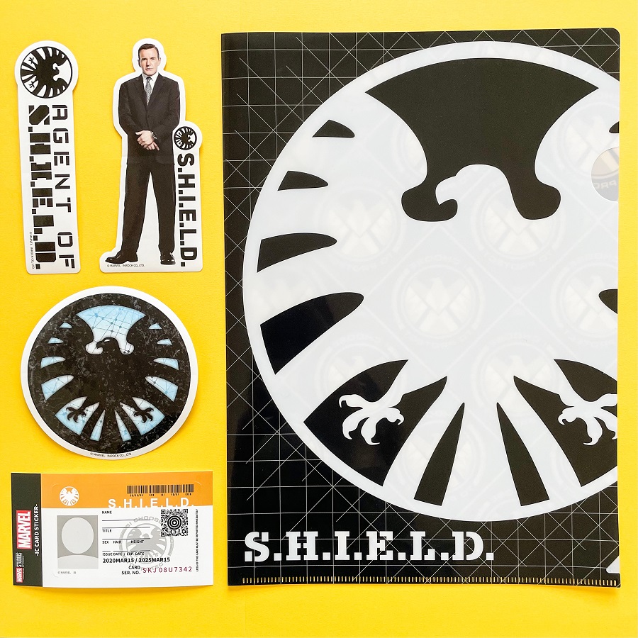 marvel_jp's tweet photo. 『#マーベル ・スタジオ／#ヒーローたちの世界へ』
名古屋会場グッズ紹介❗️

“S.H.I.E.L.D.”のエンブレムをあしらった様々なジャンルのグッズを販売中⚡️

普段使いはもちろん、ビジネスシーンでも使えそうなアイテムをチェック！

#SHOPMARVEL でも一部商品販売中🔥
https://t.co/kV9vaQH3XH https://t.co/pv0MfFIv6q