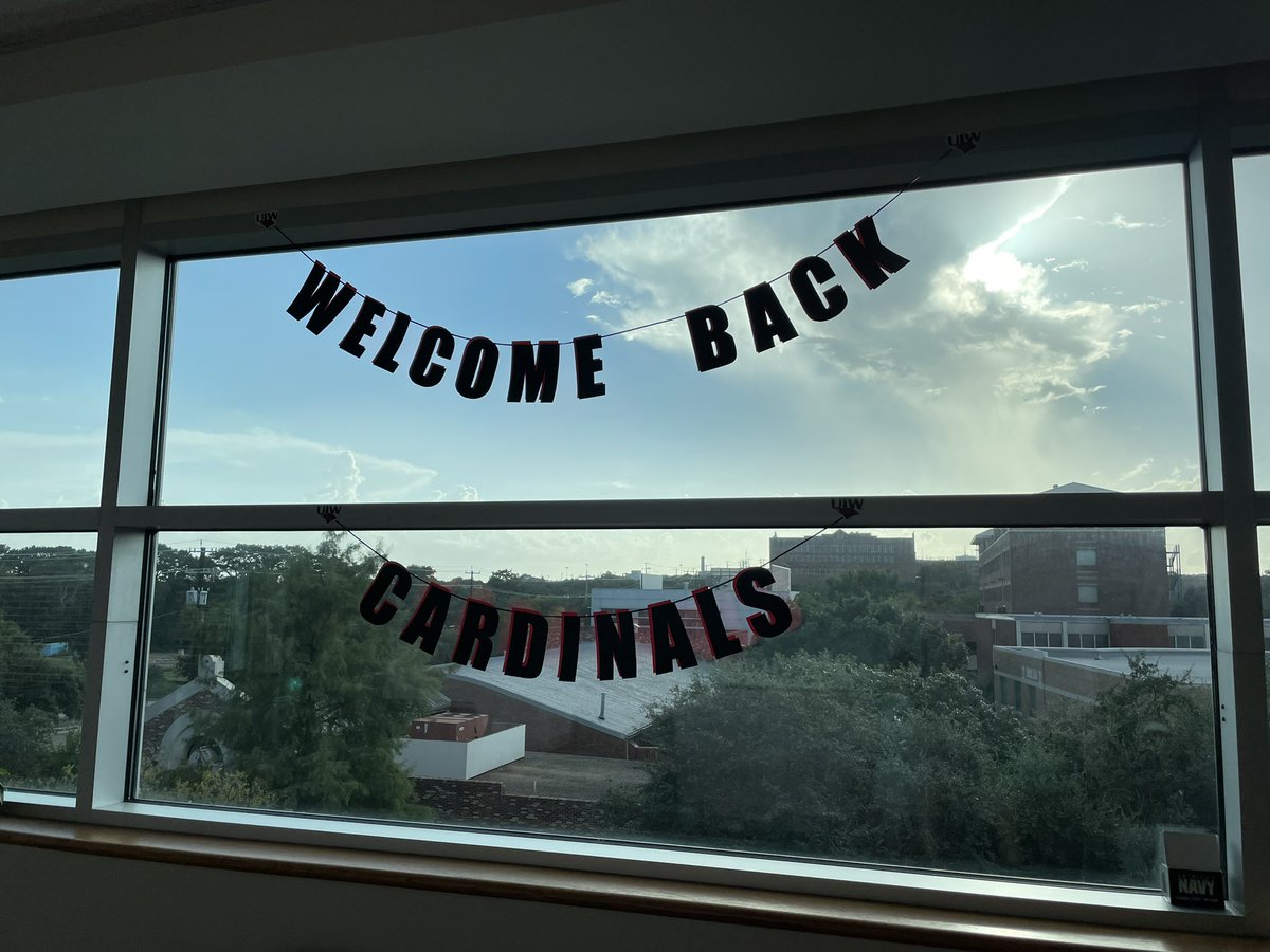 bmfphd's tweet photo. Today was our first day back with a full campus. My biggest obstacles included fitting into pre-pandemic clothing and wearing shoes. Happy fall semester, yβall! β€οΈπ€β€οΈπ€ #uiwpride #uiwcardinals #asstproflife @UIWBiology @uiwcardinals https://t.co/aUWM1WsSLS