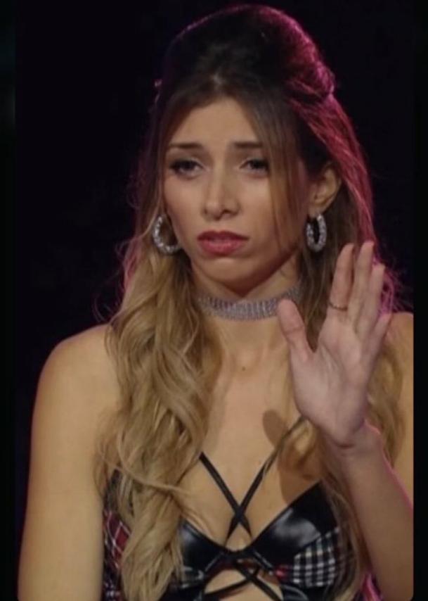 Pepi280305's tweet photo. Puedo decir algo #LaVozArgentina AZUL Y ESPERANZA le pasan el trapo en limpio a MARGARITA , NICOLAS Y SANTIAGO (que son super talentosos pero sobrevalorados) INJUSTAS ELIMINACIONES @lalioficial https://t.co/QydXF4ApMd