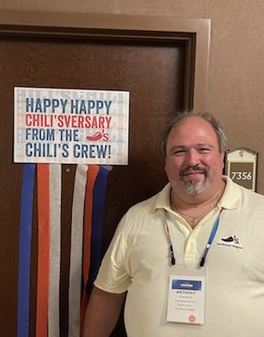 AnthonyAcampora's tweet photo. What an amazing surprise put on my door! #chiliscometogether #chilislove #chilisjobs https://t.co/PiT1STtVdj