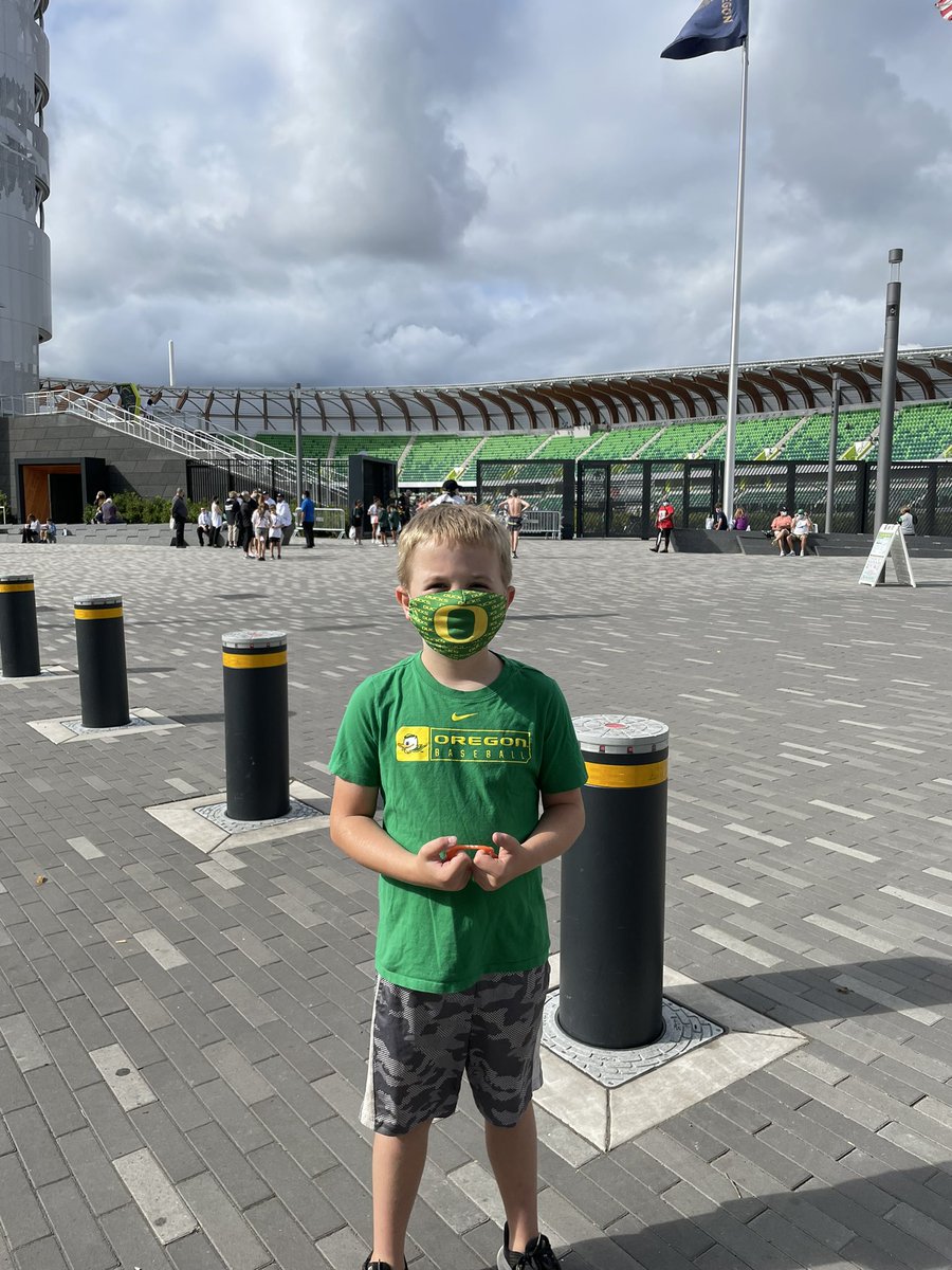 SEHSCounselor's tweet photo. @jett_charlie @AshtonJEaton @haywardfield @uoregon It sounded so great and Henry loved it. https://t.co/pYfnR9L2EY