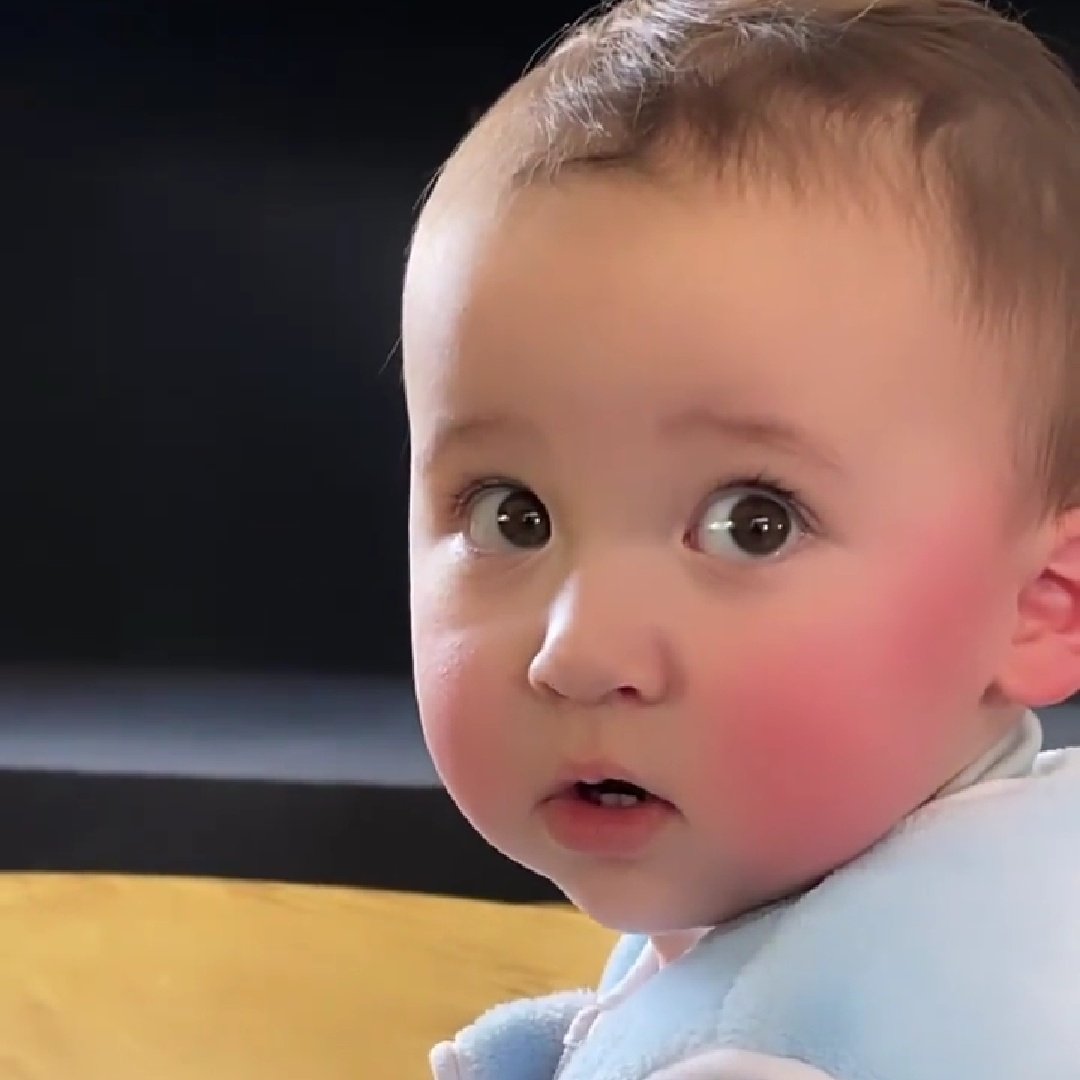 PiggysVer's tweet photo. Vengo alegrar su noche,con este angelito precioso.😍
@mrpigmx @daniellefclyde 
Enamorada de un bebé precioso.💚🙏
Diosito lo siga bendiciendo y cuidando,los amo mucho. 
Me lo quiero comer a besos 💚😍💙 https://t.co/VVunLxhcEL