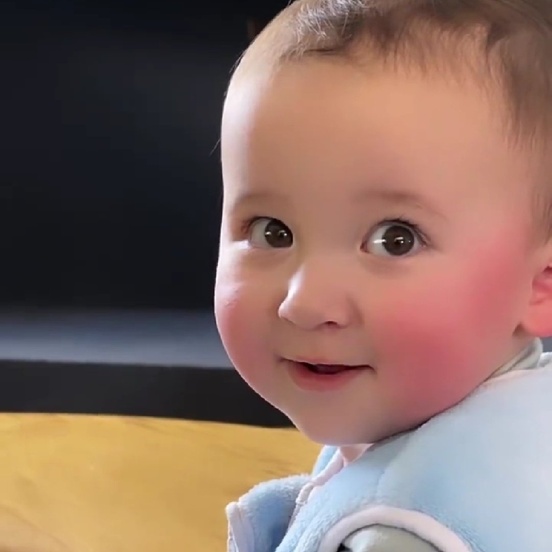 PiggysVer's tweet photo. Vengo alegrar su noche,con este angelito precioso.😍
@mrpigmx @daniellefclyde 
Enamorada de un bebé precioso.💚🙏
Diosito lo siga bendiciendo y cuidando,los amo mucho. 
Me lo quiero comer a besos 💚😍💙 https://t.co/VVunLxhcEL