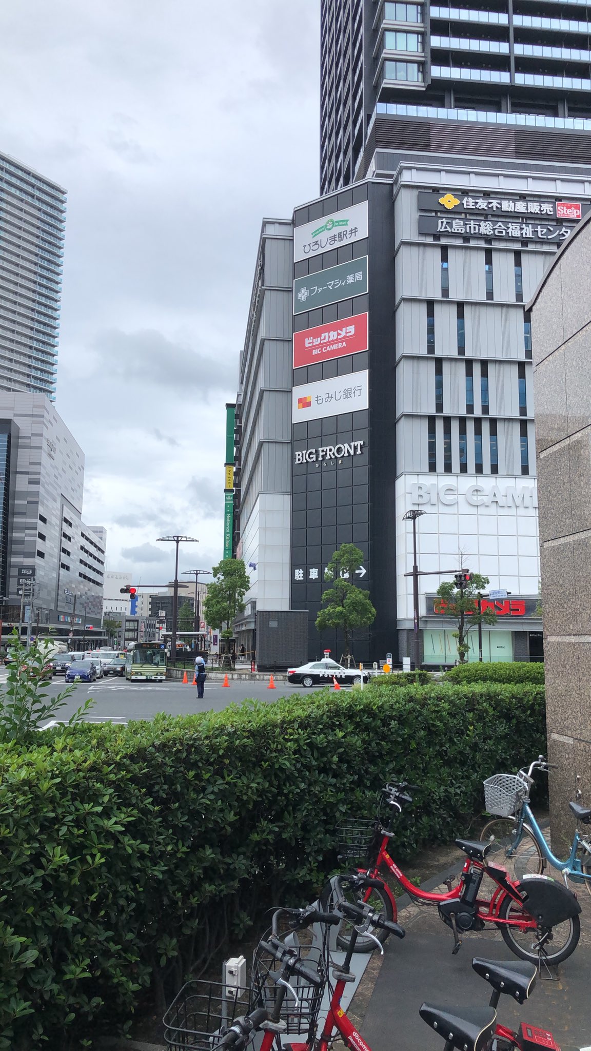 ゴンドラ宙吊りの現場どこか判明 現場映像 画像がヤバイ 広島駅前ビルで清掃作業員救助 高層マンションビックカメラ上層 Next Infonews