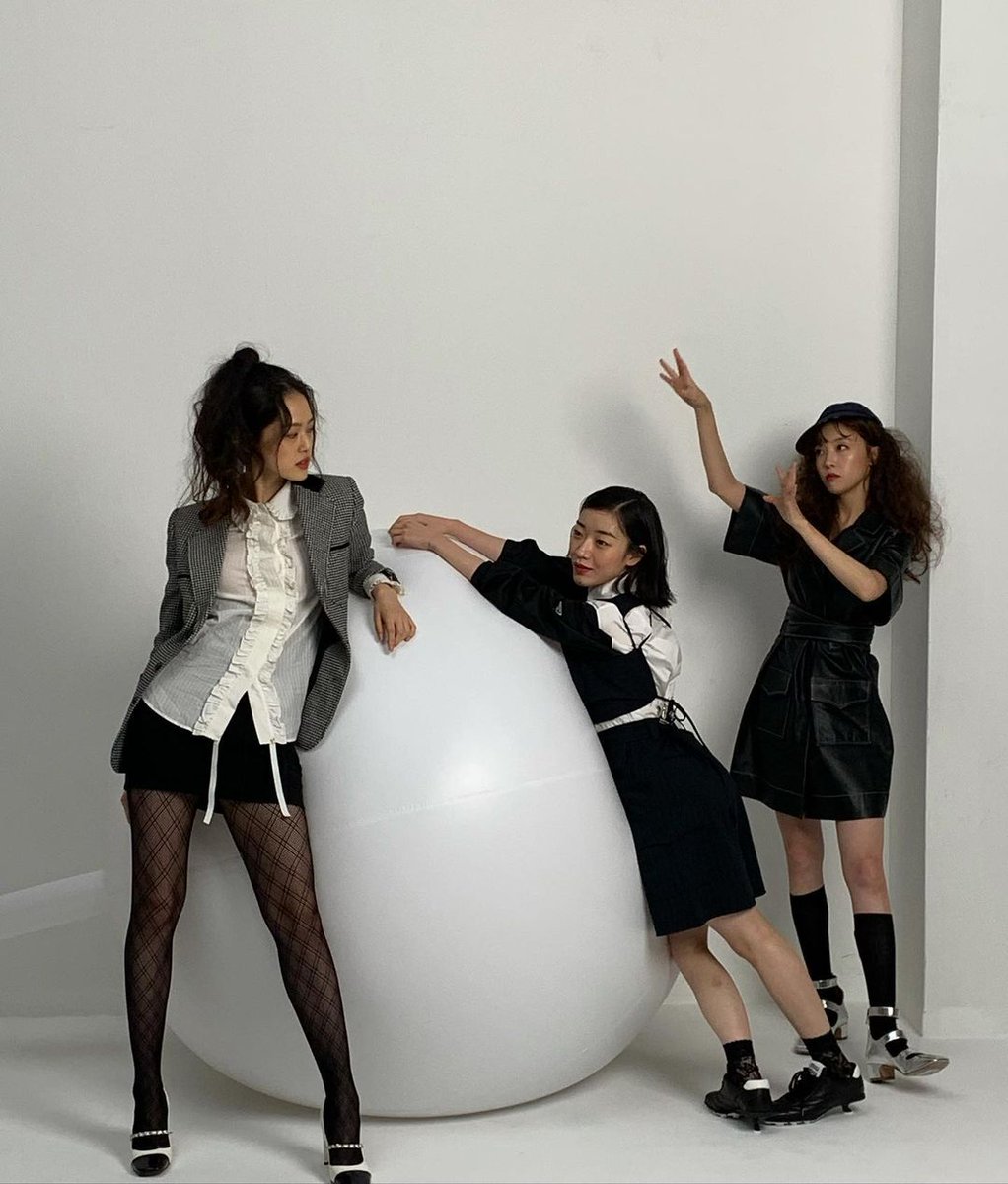 bangminahph's tweet photo. ~Update on Shim Dal-gi IG Post~8.24.2021

The Best Life girls: Bang Minah, Han Sung-min and Shim Dal-gi 🔥♥️

©️ dalki612 💗 for the photos

#bangminah #girlsdayminah #방민아  #걸스데이 #ELLEKorea https://t.co/3xW2Le8rxg