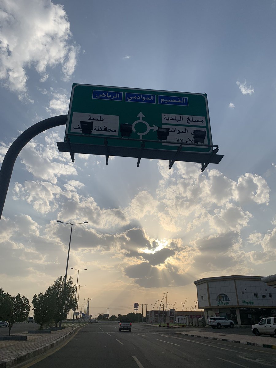 o0BRG0o's tweet photo. عفيف سحب متوسطه ومتوقع يستمر ظهورها على بعض مناطق الوسطى حتى نهاية الاسبوع https://t.co/Zz08z1UWvr