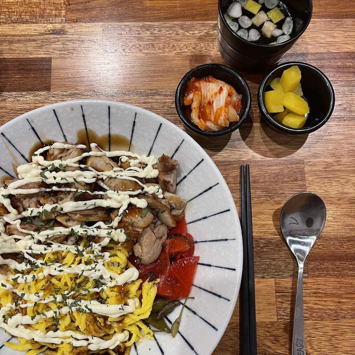 ForRilla's tweet photo. 오늘 점심은 닭고기 스테이크 덮밥😍 https://t.co/AoySih3yuy