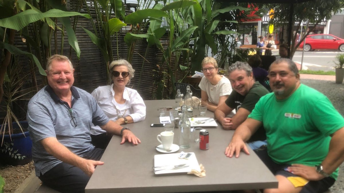☀️ Hello Cairns! Queensland Branch Convenor Andrew Fraser recently met some of our dedicated Cairns members to discuss getting more involved with the campaign. Are you ready to step up? republic.org.au/start #auspol #ausrepublic