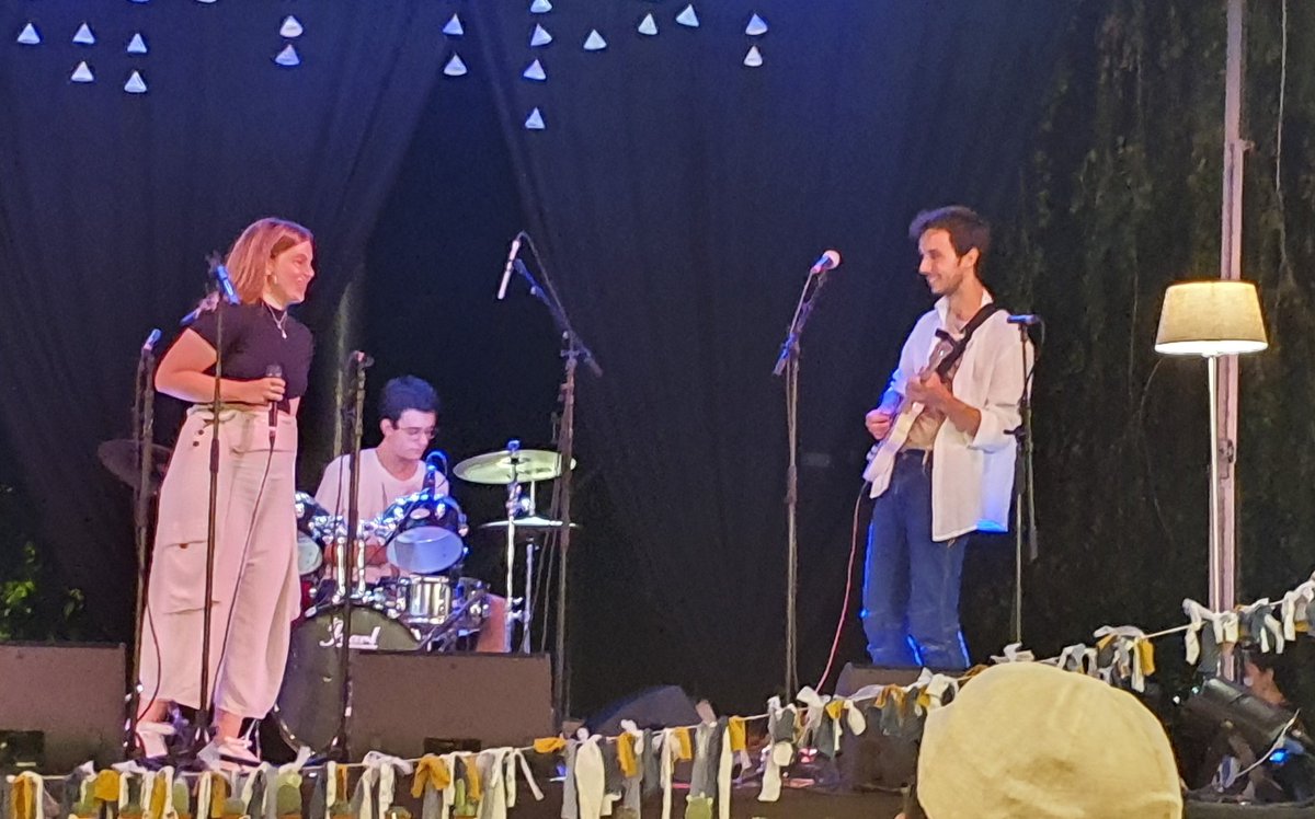 quicosala's tweet photo. Torna la Festa (Gesta?) Major dels @Blancsiblaus amb moltes ganes!I Una XaiFest dels @esquilats @CollaDelsBlancs de primer nivell: Zuteco, @sabanagrup, Laura Garriga, @nailamusic__, @bucolicgrup ...
Pedrera de músics! https://t.co/qWntFysci0
