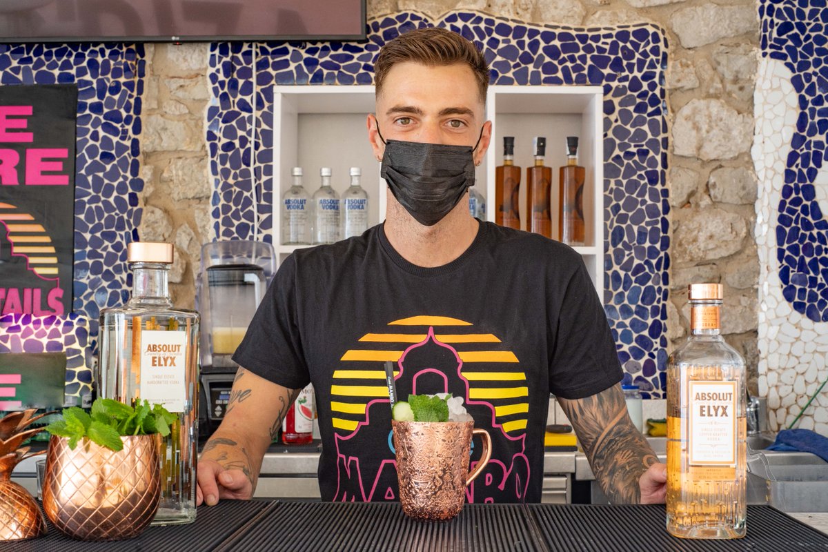 Mamboibiza's tweet photo. Spice up your week with a Mambo Moscow Mule π₯
Mix AbsolutVODKA with ginger beer and crushed ice and you have yourself a Moscow mule. Serve in a metal mug and garnish with mint leaves and lime π§
#absolutdrinks #coppermakesitbetter https://t.co/gW9Mp4trtM