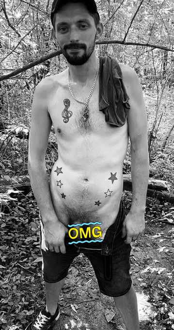 When your at the park with a cute boy you end up looking like this. https://t.co/PAUqyddjlO