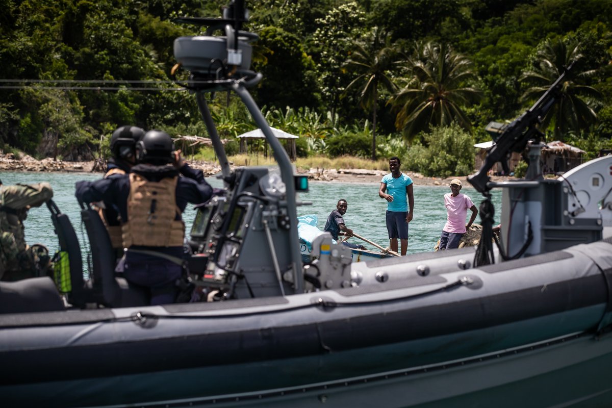 Naast de evacuatie in Afghanistan waar we 24/7 doorwerken, verlenen we ook noodhulp in Haïti met <a href="/Zr_Ms_Holland/">Zr.Ms.Holland</a> en blijven de Chinooks langer in Albanië vanwege verwoestende natuurbranden. Dat is waar onze mensen voor staan: hulp bieden onder extreme omstandigheden.