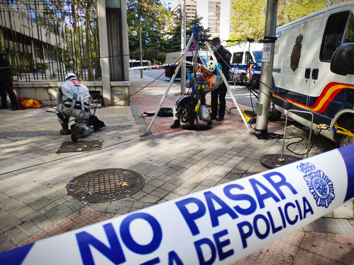 DavidUESubsuelo's tweet photo. UES (Unidad Especial de Subsuelo)
#UESubsuelo
 Acceso a espacio confinado mediante cuerda y equipos de protección respiratoria. https://t.co/xzlNJpS6x4