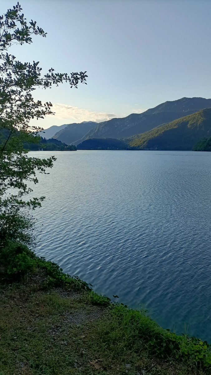 Cridefrenza's tweet photo. #lagodiledro https://t.co/vZQ3YSb3yy