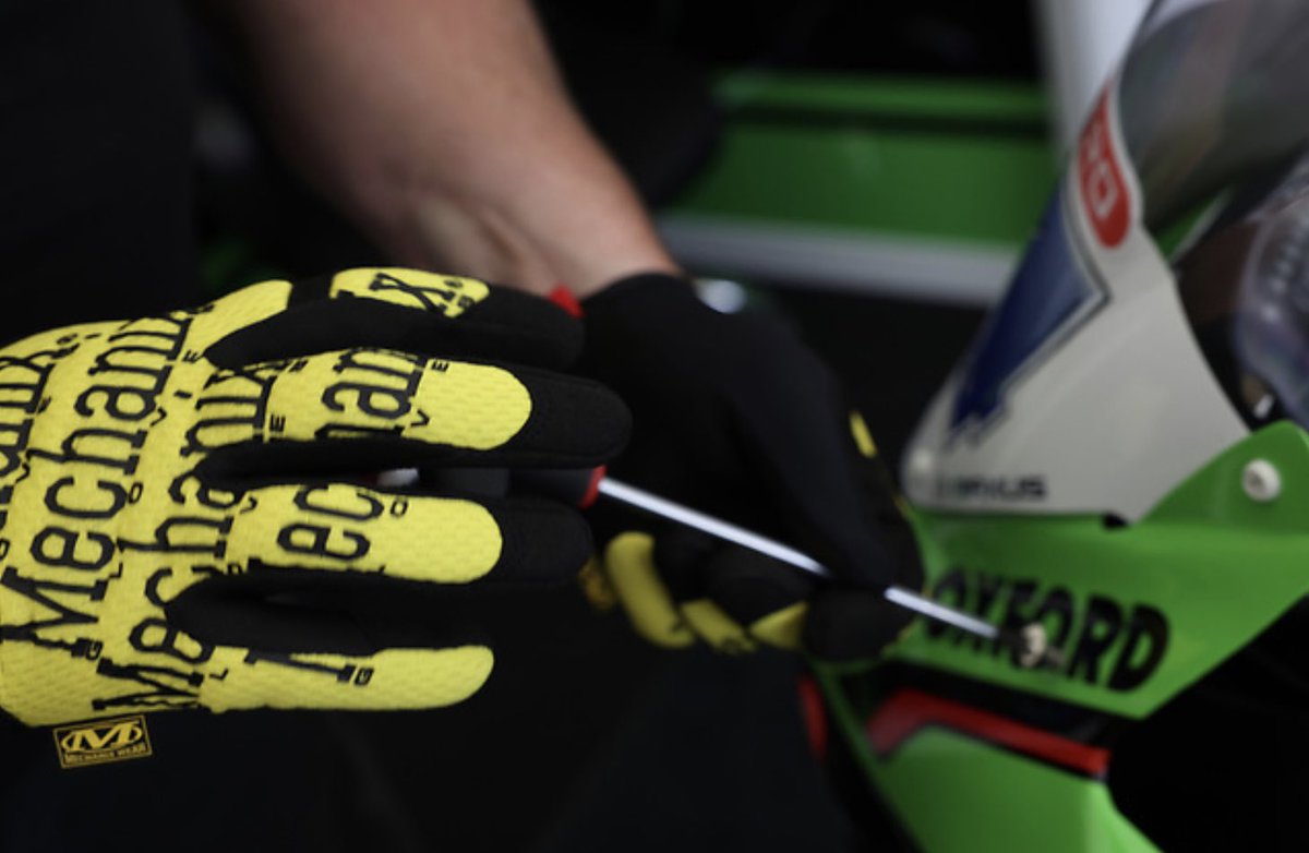 Bit of a big rebuilding job this week thanks to all our partners for the support <a href="/BournemouthKawa/">Bournemouth Kawasaki Racing</a> <a href="/BDSRacing/">BDS Racing</a> <a href="/SpiderRearsets/">SpiderRearsets</a> <a href="/GBRacingEU/">GBRacing World Class Motorcycle Protection</a> <a href="/SparkExhaust/">SparkExhaust</a> <a href="/MSSPerformance/">MSS Performance</a> @jap4performance <a href="/KTechSuspension/">K-Tech Suspension Ltd</a> <a href="/Mechanix_Wear/">Mechanix Wear</a> <a href="/TengToolsUK/">Teng Tools UK & Ireland</a> <a href="/ProgripItaly/">PROGRIP - The Race Passion Company</a>