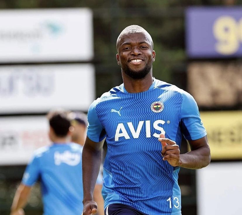 Bir takım yükü,bir yetim düşü
Reisin yüzünde vatan gülüşü…