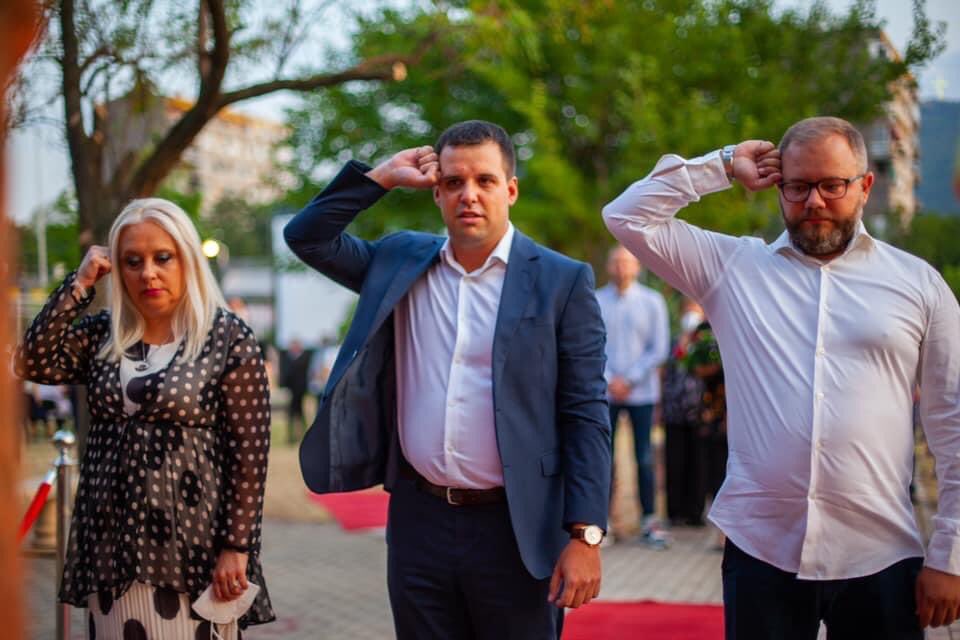 MKDProLet's tweet photo. Пред ОНИЕ кои загинаа за МАКЕДОНИЈА со тупаница у МУРТИНСКИ глави ја бранат СЕВЕРНА‼ https://t.co/hqilZ2N0bk