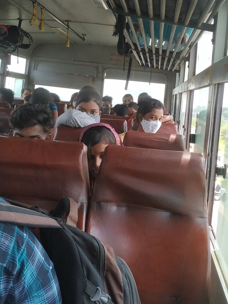 manav_du's tweet image. Bus breakdown at channel no 88 on Lko Agra expressway, passengers are waiting here without water in scorching heat. Conductor is saying wait for another two hours. Please help @myogioffice @Ashokkatariya9 @UPSRTCHQ @yadavakhilesh