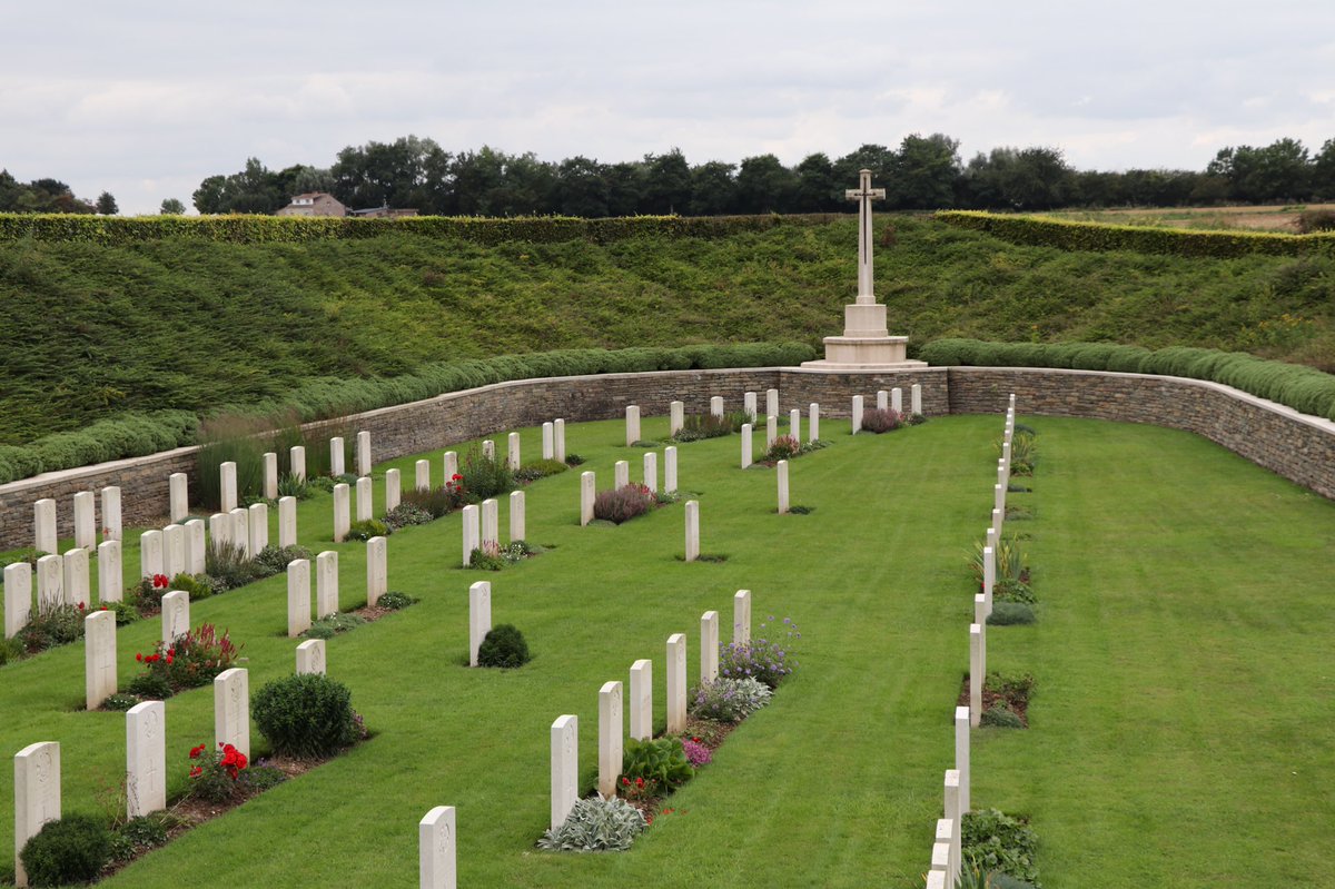 Peter_Molloy_'s tweet photo. Quarry Cemetery. Nestled in an old chalk pit near the Hohenzollern Redoubt and one of the most distinctive @CWGC sites I’ve seen. Inside, Pte McKinney of 6th Connaught Rangers rests by an unknown German soldier, near to the Queen Mother’s brother Capt Fergus Bowes-Lyon. #Loos https://t.co/WcA6LC8bDJ