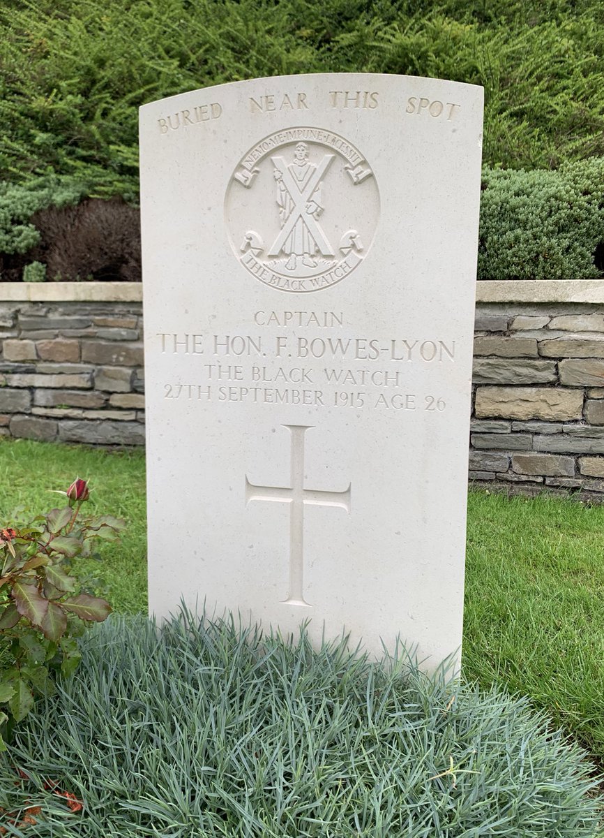 Peter_Molloy_'s tweet photo. Quarry Cemetery. Nestled in an old chalk pit near the Hohenzollern Redoubt and one of the most distinctive @CWGC sites I’ve seen. Inside, Pte McKinney of 6th Connaught Rangers rests by an unknown German soldier, near to the Queen Mother’s brother Capt Fergus Bowes-Lyon. #Loos https://t.co/WcA6LC8bDJ