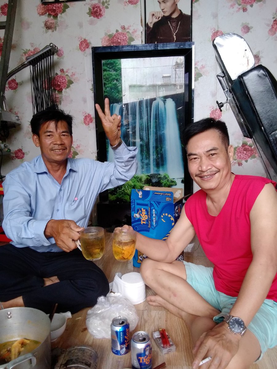 TrungNi89337331's tweet photo. Thích anh xanh xanh hay hồng hồng tuyết tuyết? https://t.co/QmfNWynX1G