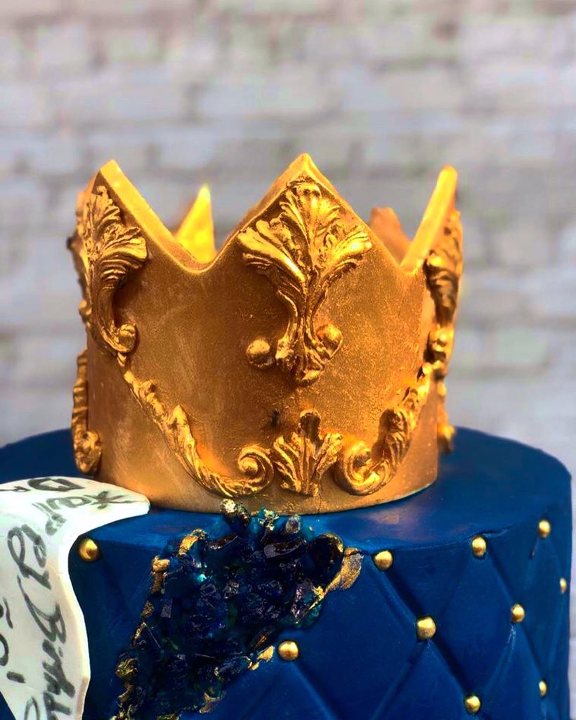 _Vanilladaddy's tweet photo. Heavy is the head that wears the crown ⚠️
A king and more⚠️
#bigmanscake #arewacity #nigeriacakeartist https://t.co/oNhlD9Qjzu