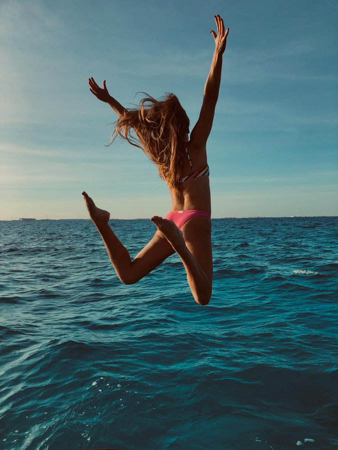 cronosiscool's tweet photo. just free
.
#justfree #beach #roxy https://t.co/tby9w0xZWF