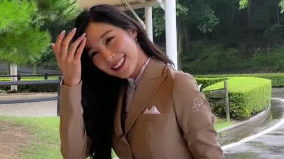 she is so cute 🥺✋🏻