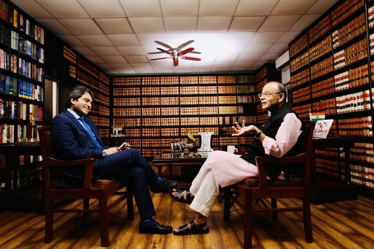 sudhirchaudhary's tweet photo. Remembering Arun Jaitley on his death anniversary. India is missing him for his political and legal skills but as a journalist I miss his informal briefings full of political insights and his vast knowledge on almost every subject. He was honest and to the point. https://t.co/QR6e0a3okg