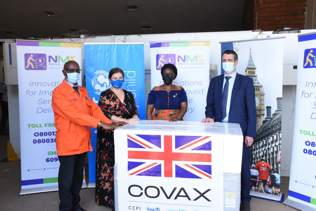 DanielLutaaya's tweet photo. Uganda has received a donation of 299,520 doses of the AstraZeneca vaccine from the Government of UK under the dose sharing arrangement. They are yet to be distributed in health facilities near you. Be on the lookout to ensure you get the jab. 

#COVIDVaccineAccountability https://t.co/zTDwJd3ZLq