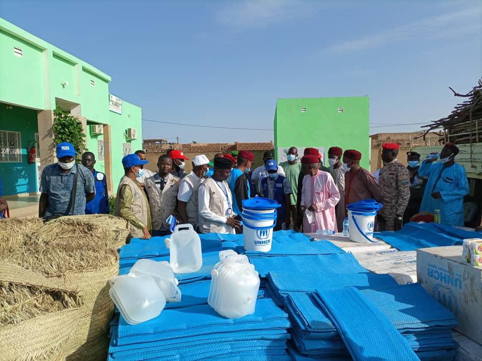 Nous avons receptionné ce matin un don de 300 kits (soit 150 kits abri et 150 kits Nfi ) de la part de <a href="/Le_HCR/">Le HCR</a> à l’endroit de la population victime d’inondations de la région de Tahoua. Un don qui a suivi après le cri de cœur lancé par le ministre aux acteurs Humanitaires .