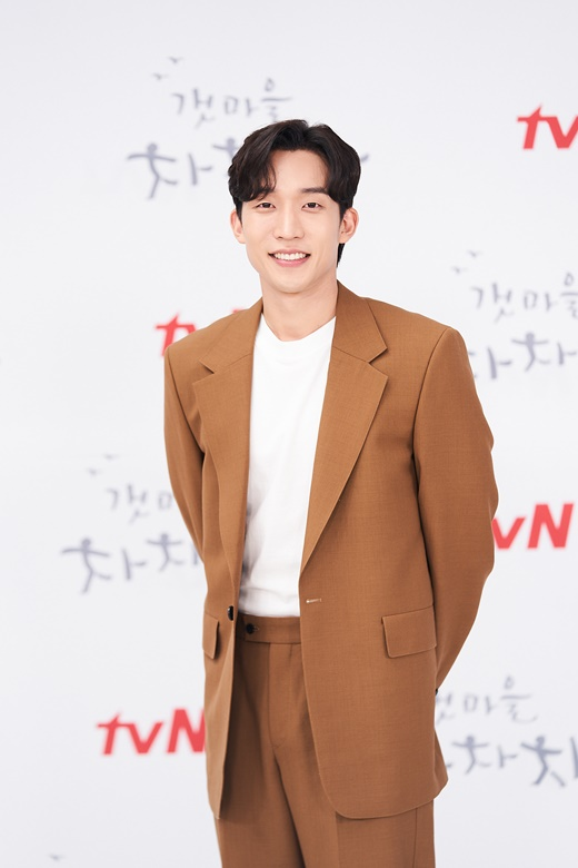 theseoulstory's tweet photo. 📸  So excited for this drama! Say hello to Kim Seon Ho, Shin Min Ah &amp; Lee Sang Yi at the press conference of 'Hometown Cha-Cha-Cha' 💘 https://t.co/vin5kwdSVG