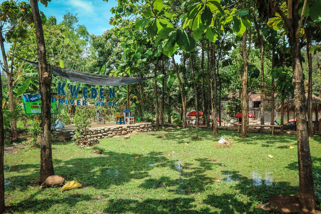 EastJavaTourism's tweet image. Enjoy village tourism experience in #KwedenRiverPark in Salamrojo village, Berbek sub-district, #Nganjuk. The location is not too far from Nganjuk city, but the village atmosphere is very refreshing #TravelToEastJava