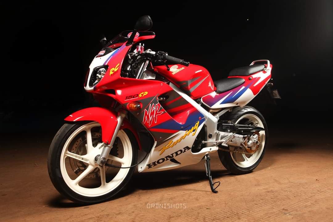 The Bikers Ranger Fuhh Kemaih Bak Hang Honda Nsr 150 Sp Tang Proarm Tu Bikin Keracunan Tuh Credit Autoexif Id Thebikersranger Bikersranger Tbrraretrok Sangapthrottle Honda Nsr150sp Rcvalve Hrc