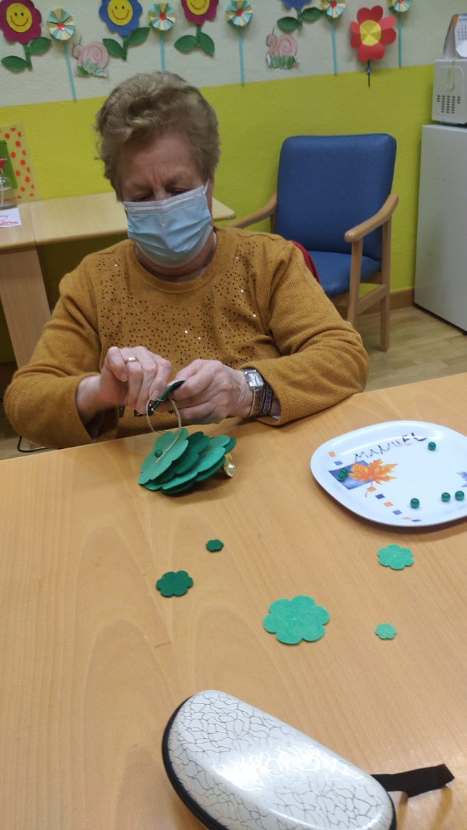 CDRSequillo's tweet photo. #Nuestr@s mayores del #ServicioDeRespiroFamiliar del @CDRSequillo en #MedinaDeRioseco, siguen asistiendo al aula donde realizan actividades de atención terapéutica, de estimulación cognitiva, psicomotrices, terapia recreativa, … que tanto les ayuda a seguir activos.👵🧓💪 https://t.co/OkdYwAncoC