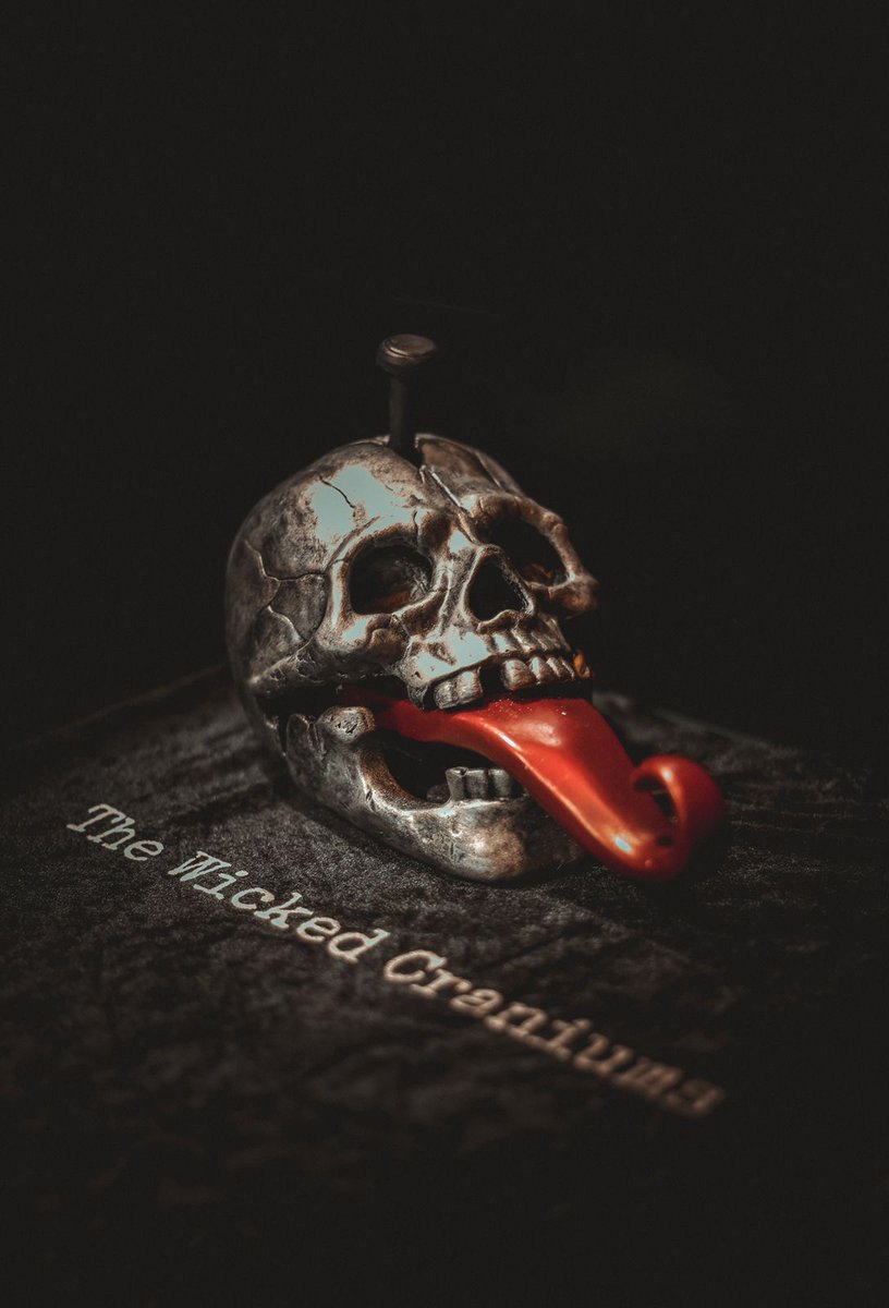 WickedCraniums's tweet photo. 🚨🚨🚨 GIVEAWAY ALERT🚨🚨🚨

For a chance to win this limited edition Wicked Cranium Sculpture:

1. Tag 3 friends 
2. Retweet
3. Tweet about WC and tag @WickedCraniums https://t.co/v6R3ZWnRQi