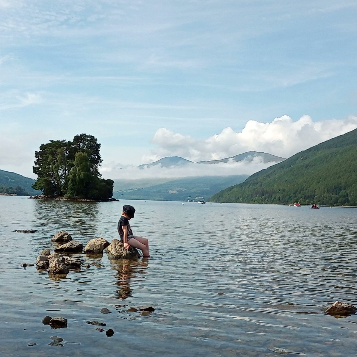 Loch Tay #scottishlochs #LochTay #Kenmore #mountains #cranog