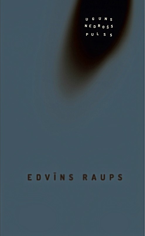 Edvīna Raupa krājums “Ugunsnedrošs pulss” pieejams <a href="/JanisRoze/">JĀNIS ROZE</a> . Tā ir grāmata, kas tapusi lēnām vairāku gadu garumā, rūpīgi atliekot malā ikvienu dzejoli, kam piemīt kāda īpaša dzirksts, bet kas nespēja iekļauties iepriekšējos dzejas krājumos: bit.ly/3jdBYla
